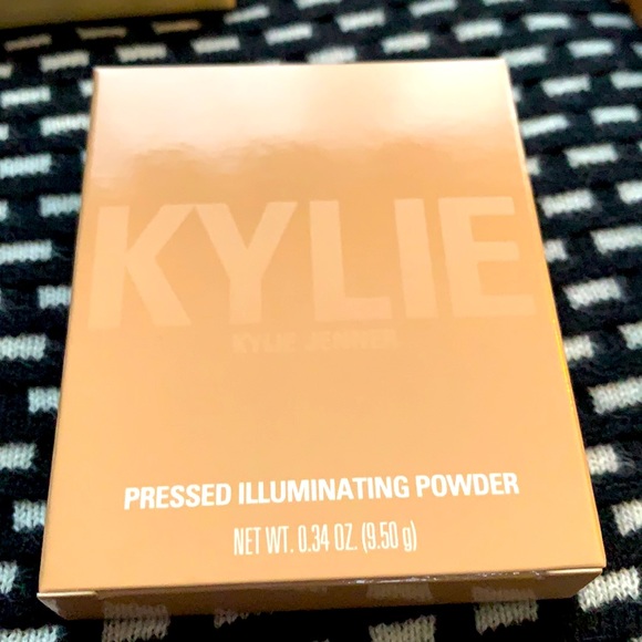 100% Authentic BNIB KYLIE COSMETICS PRESSED ILLUMINATING POWDER SET - Picture 3 of 12